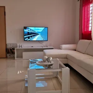 Casa De Ferias Com 2 Quartos Ou Aluguer Diaria Praia